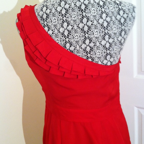 Limited one shoulder cocktail dress. True red. - Picture 4 of 4