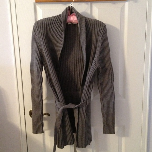 🎀Price reduced🎀Gray belted sweater