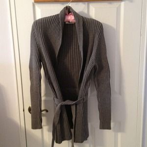 🎀Price reduced🎀Gray belted sweater