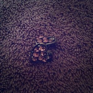 Dark gray and pink clip heart earrings