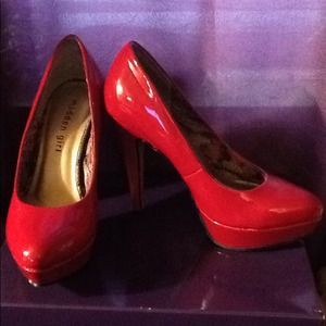 Red patent pumps size 6 4.5 inch heels
