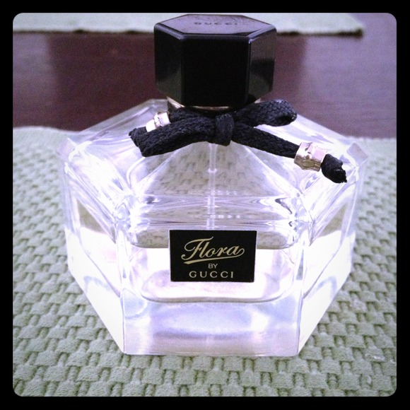Flora by Gucci Eau de Toilette 2.5oz  is used.