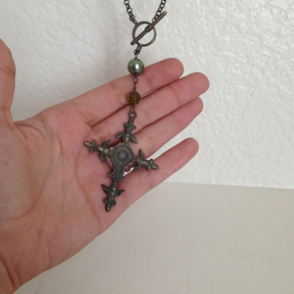 ⛔Sold⛔ Pretty cross necklace no wear or damage. - Picture 4 of 4