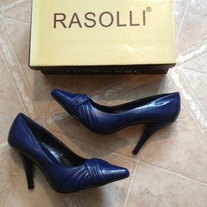 . REDUCED! Dark Navy blue RASOLLI heels.