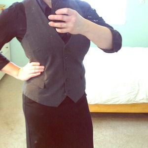 Gray mini houndstooth vest