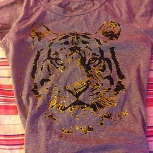 Tiger 3/4 sleeve shirt .. Worn once !!