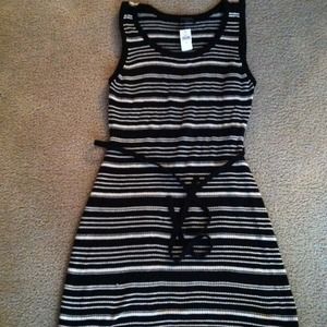 Banana republic black and white knit dress