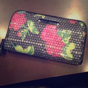 ✨Reduced✨Betsey Johnson Wallet/Clutch