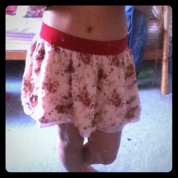 Cute floral skirt!