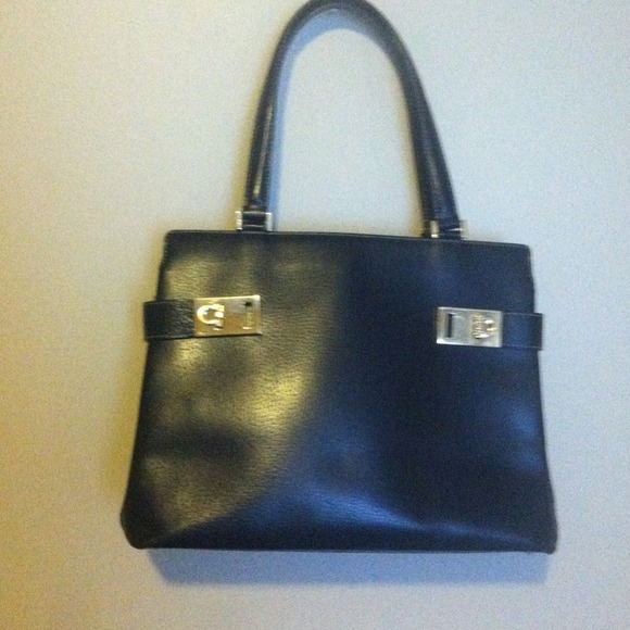 Handbag - Salvatore Ferragamo.