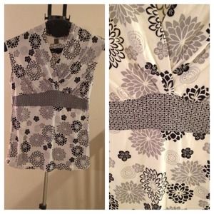 🚫Sold in bundle Black and white top