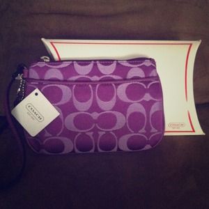 🔥Reduced! 🔥Authentic coach wristlet