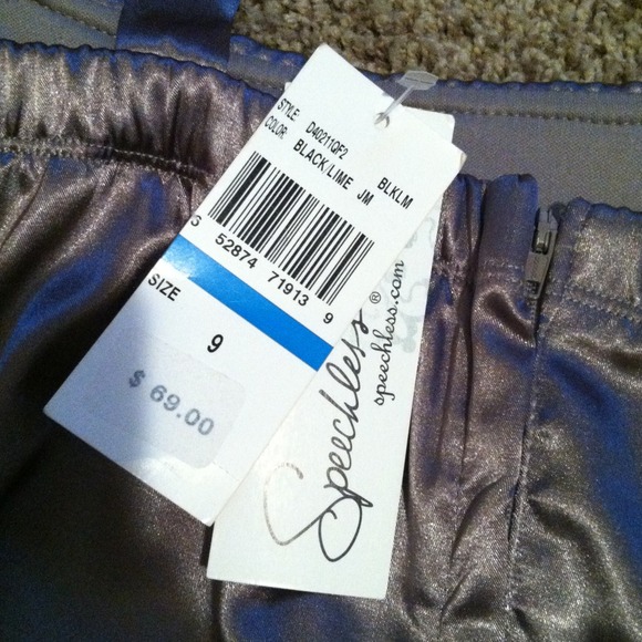 Dress - Picture 3 of 3