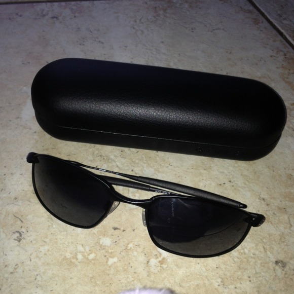 📛Sold 📛Authentic Oakley whisker sunglasses