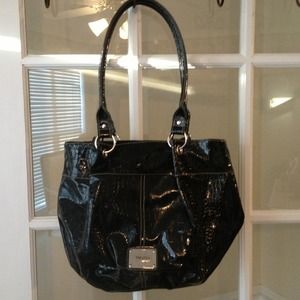 ***BUNDLED** Purse & listed pics & 2 shirts