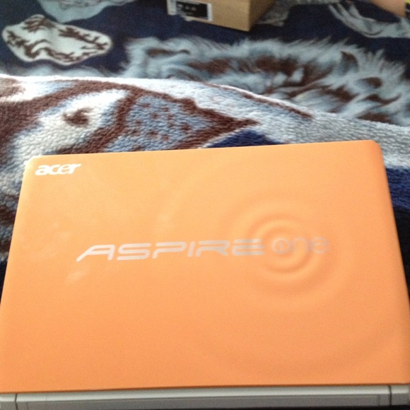 SOLD SOLD Acer aspire one smaller laptop - Picture 2 of 3