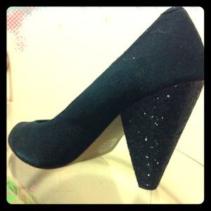 Seychelles Black Pumps with Glitter Heel!