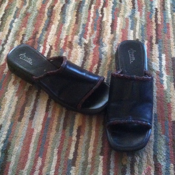 Ladies size 9 Artiva shoes