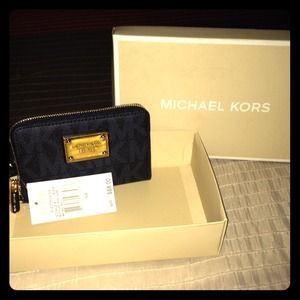 👏👏SOLD👏👏Michael Kors Multi Function Phone Case