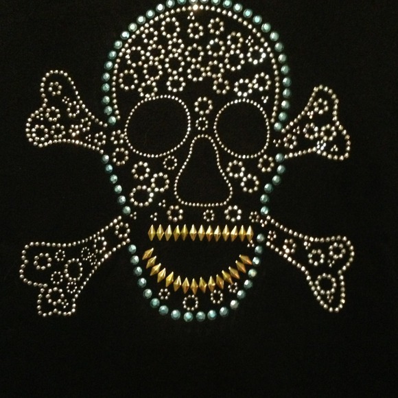 SOLD pwilsonUnique skull hoodie. Cute & trendy - Picture 2 of 3