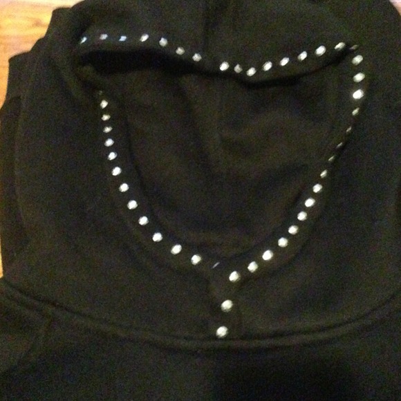 SOLD pwilsonUnique skull hoodie. Cute & trendy - Picture 3 of 3