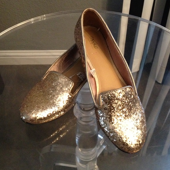 SOLD - New Gold Glitter flats