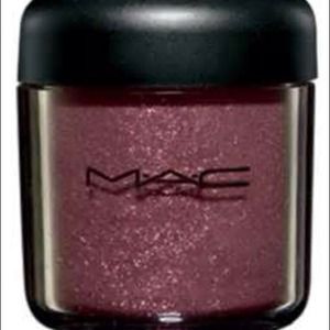 Bundle for @alynne MAC reflects blackened red&gold