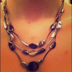 Pretty Multi-Toned Metal Necklace!!
