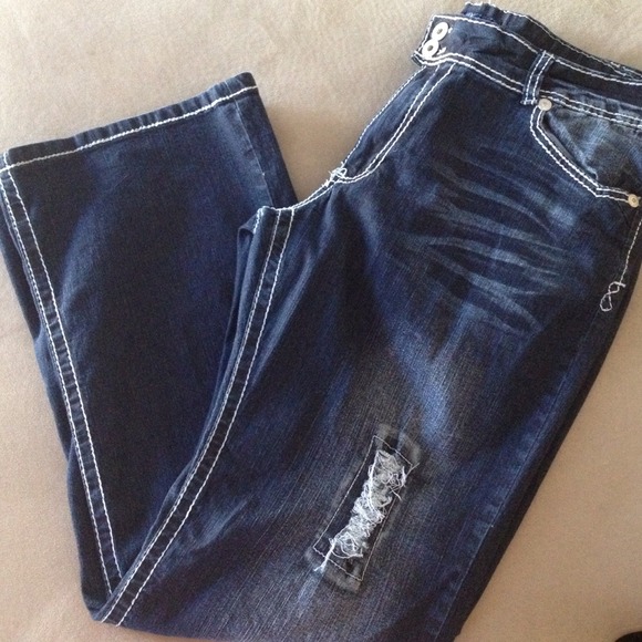 Cute denim jeans with white stitching!!