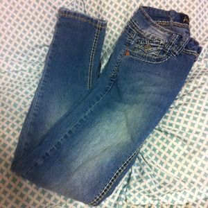 Size 1 skinny jeans. Barely worn.