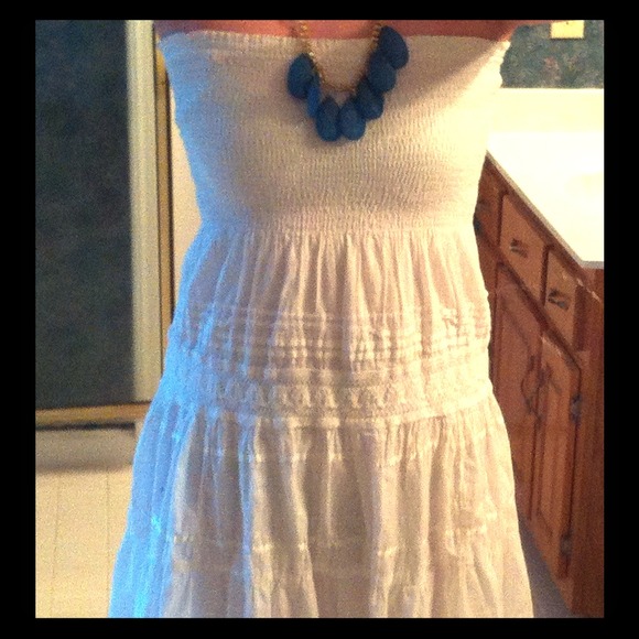 Dresses & Skirts - Beautiful white strapless sundress