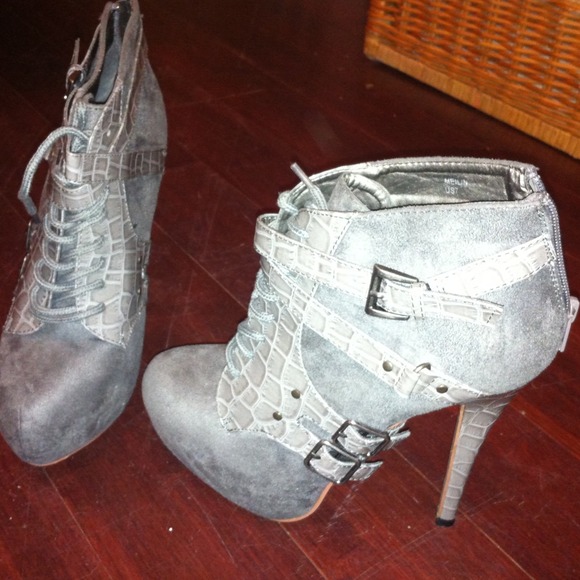 Size 7 Grey leather& suede w/zipper - Picture 1 of 1
