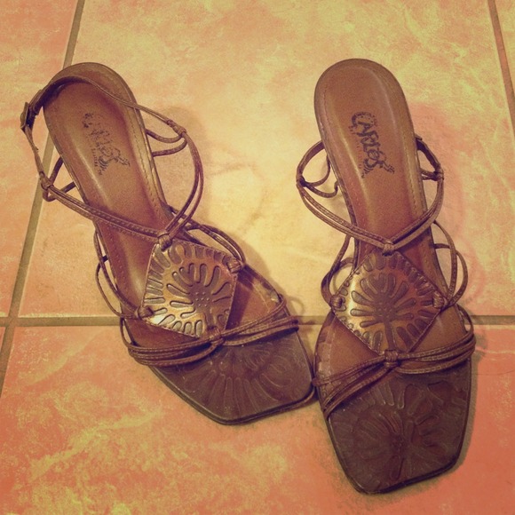 Bundle: Strappy heels, pointy toe shoes & sandals.