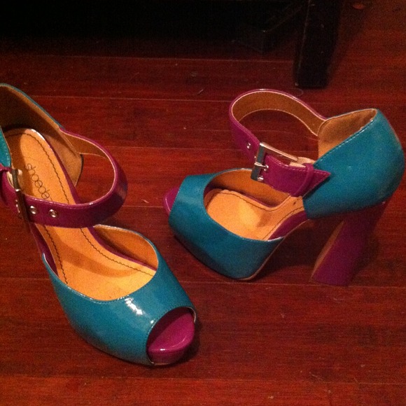 Heels - Picture 1 of 1