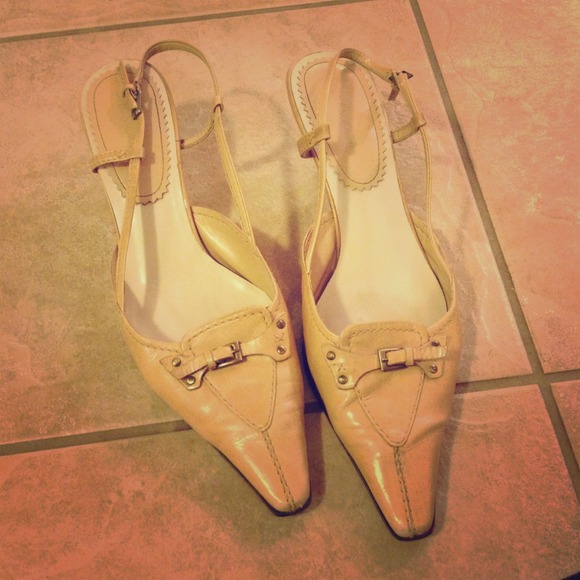 Sold in bundle: Pointy toe heels