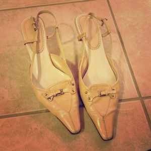 Sold in bundle: Pointy toe heels