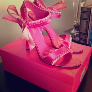 Betsy Johnson Carissa Pink satin Heels