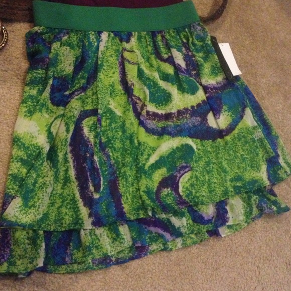 ✂Reduced✂Green and Purple skirt. Never been worn - Picture 2 of 3