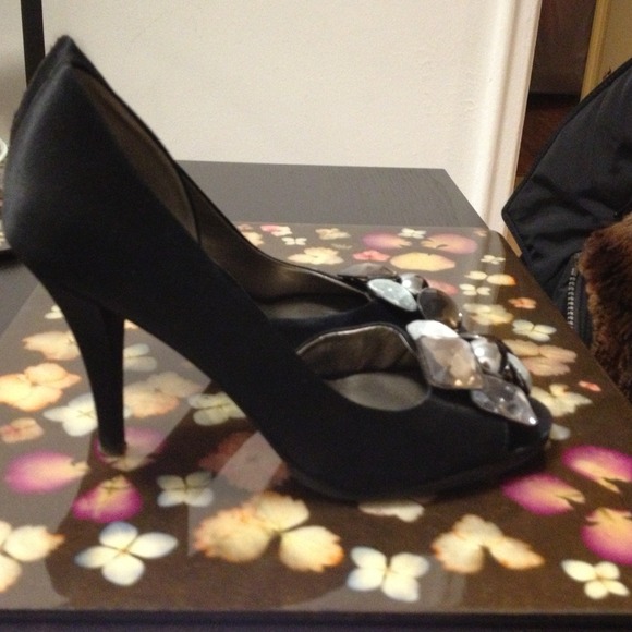 Nine West pumps. Size 6M - Picture 3 of 3