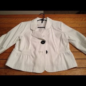 📍📍SOLD📍📍White blazer szpetite xl, never worn ~