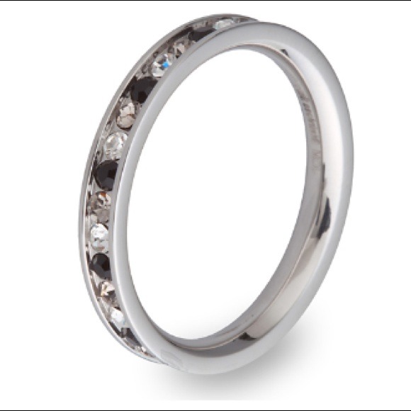 🔴SOLD🔴 NEW✨ Crystalogy Stainless Steel Ring