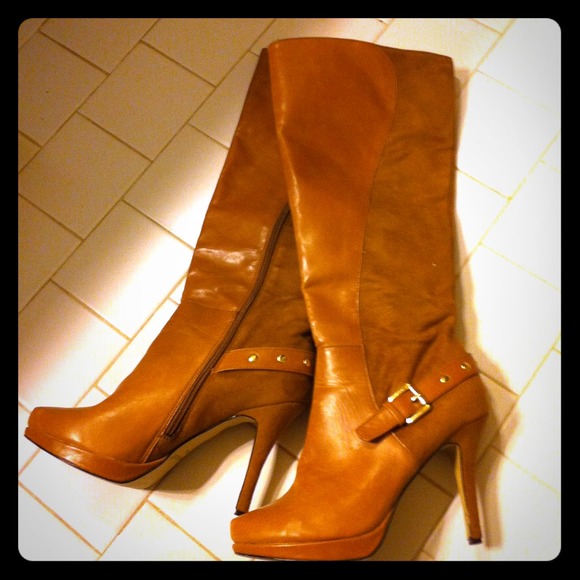 Two-toned cognac boots