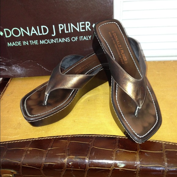 Donald J Pliner Sandal
