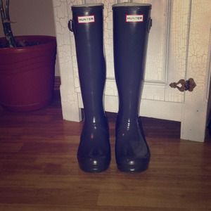 Hunter grey rain boots~size 9 perfect!!