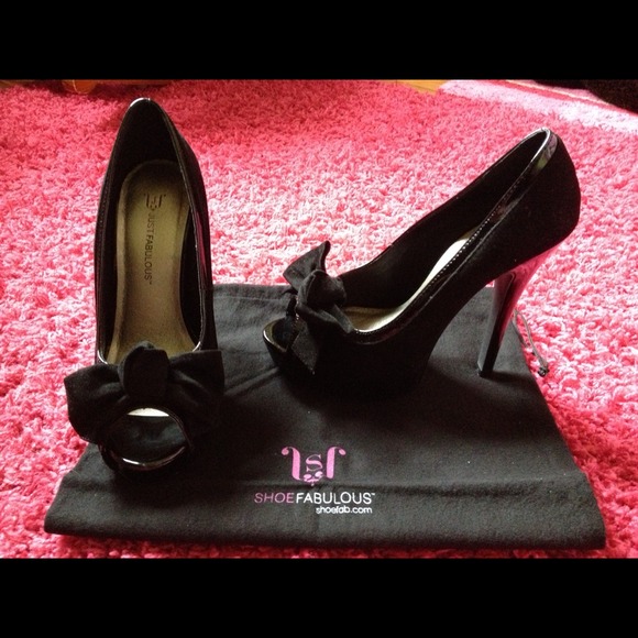 Black heels - Picture 2 of 4