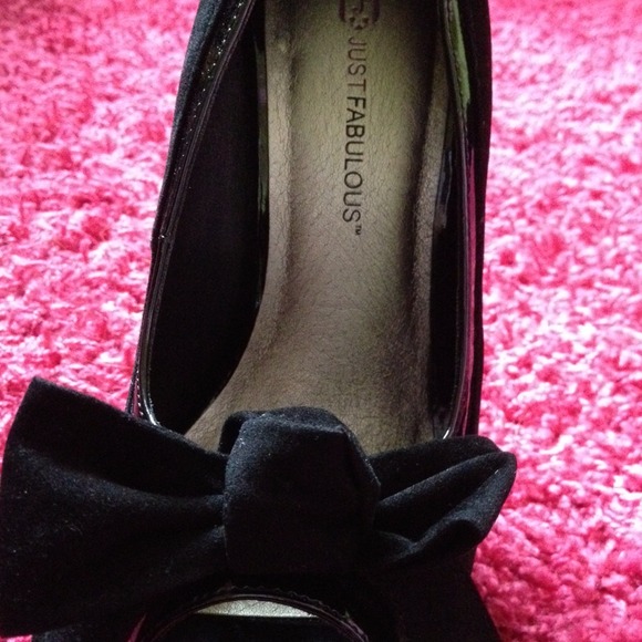 Black heels - Picture 3 of 4