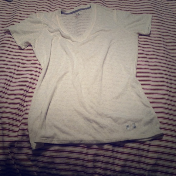 **SOLD**Under Armor Cream Workout Top