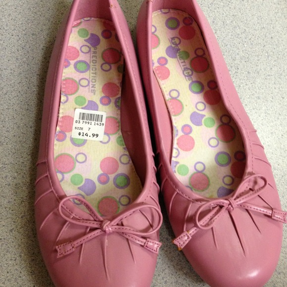 Adorable pink bow flats!