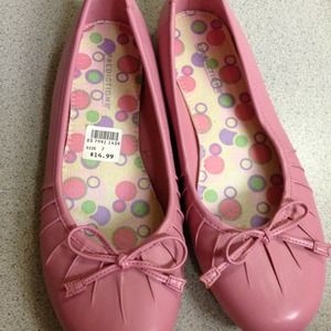 Adorable pink bow flats!