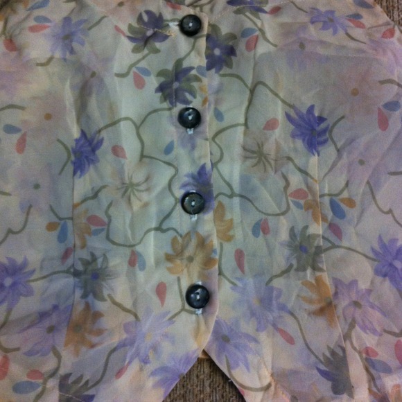 Floral tank top 🌸🌷 - Picture 2 of 4